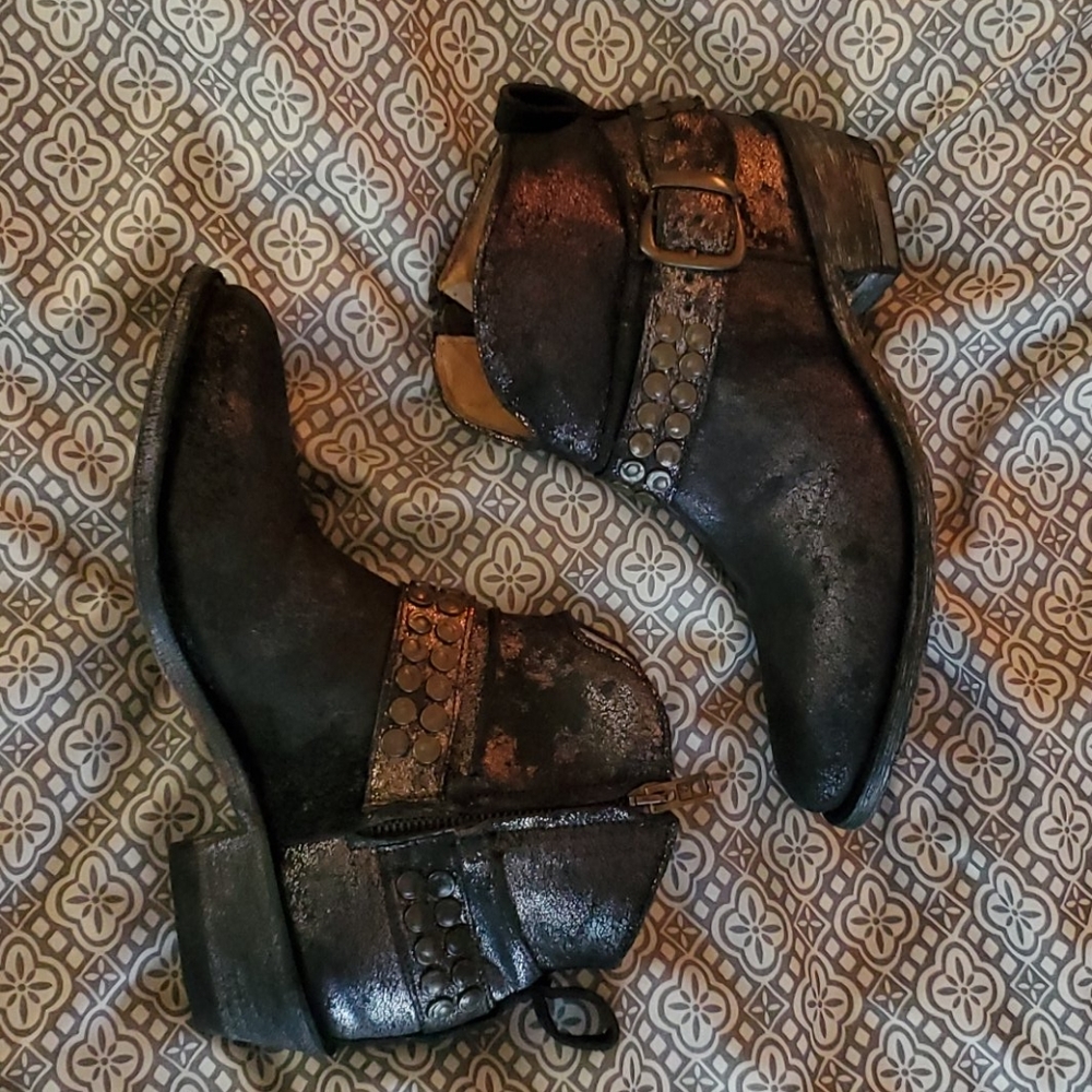 Five Worlds Serene Boot 6.5 B